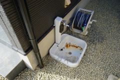 お車の洗車や外壁のお掃除をする際に便利な外水栓。