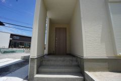 家の顔となる玄関扉がかっこいいと、たくさんの人を招き入れたくなりますね＾＾