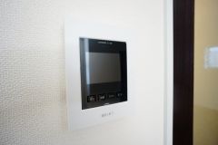 防犯性、セキュリティ対策に安心できるテレビモニター付きインターフォンです。セールスマン対策にもなり安心できます。