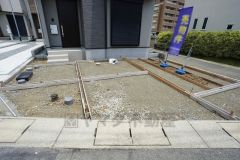 駐車スペースはゆとりある2台分を確保。マイカー用に、お客さま用に、余裕を持ってご利用いただけます。