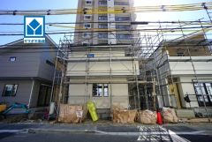 現地（2026年4月8日）撮影。松崎小学校徒歩10分。スーパーやコンビニなども近く周辺環境充実。快適でゆとりのある生活空間で新生活を始めましょう^^