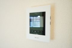 防犯性、セキュリティ対策に安心できるテレビモニター付きインターフォンです。セールスマン対策にもなり安心できます。