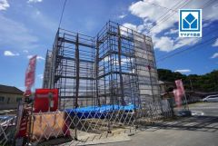 現地（2026年8月6日）撮影。1号地。多目的な使い方が楽しめる2.5帖のバックヤードを完備＾＾全室2面採光で日当たり、風通し良好です＾＾