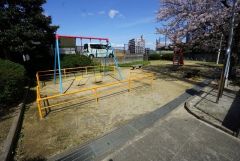子育て層にうれしい敷地内公園。わざわざ出かけなくても、遊べるので天候に左右されにくいことも助かりますね＾＾