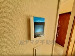 防犯性、セキュリティ対策に安心できるテレビモニター付きインターフォンです。セールスマン対策にもなり安心できます。