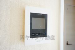 防犯性、セキュリティ対策に安心できるテレビモニター付きインターフォンです。セールスマン対策にもなり安心できます。