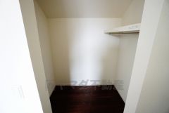 収納力豊富なウォークインクローゼット。洋服や小物などを1箇所にまとめて美しい収納を実現します。