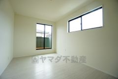 住む人のこだわりを活かすお部屋です＾＾日当たりがよく、寝室としての利用もおすすめ。