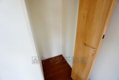 同仕様写真。キッチン横に収納スペース付き＾＾洗面室にも近く、食料品だけでなく日用品などの収納にも＾＾