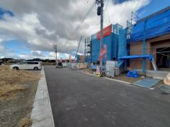 現地（2025年12月22日）撮影。住人以外の車の進入も少なく、小さなお子様を持つご家庭にも安心です。