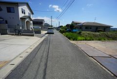 現地（2025年7月22日）撮影。住人以外の車の進入も少なく、小さなお子様を持つご家庭にも安心です。