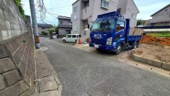 現地（2025年9月）撮影。住人以外の車の進入も少なく、小さなお子様を持つご家庭にも安心です。