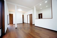 家族が集まる開放的なリビング。約20帖の大空間で毎日のお食事が楽しみです。思い思いの時間を過ごしたり、家族みんなで食事をしたり、素敵な団らんの場になりますね＾＾