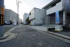 車の通り抜けができないので、小さな子供も安心して遊ばせることができます。