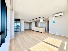 対面式キッチンを中心としたリビングダイニングで家族の会話が弾みそうです。