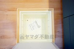 キッチンにある床下収納は、居住スペースを減らさずに買い置きの調味料や非常食などを保管することができます。