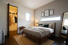 家具はイメージです。ご夫婦お二人のプライベートシーンを演出する寝室は、大容量のウォークインクローゼット付き。