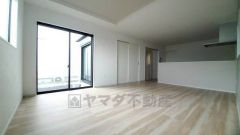 断熱性能の窓ガラスを採用。省エネ、光熱費カットにも貢献します。夏は涼しく、冬は暖かく快適に過ごせますよ＾＾