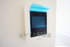 防犯性、セキュリティー対策に安心できるテレビモニター付きインターフォンです。セールスマン対策にもなり安心できます。