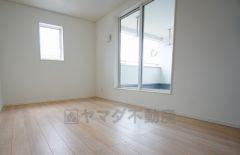 同仕様写真。2面採光を確保した明るい室内は、風通しも良く、大変居心地の良い空間となっております。爽やかな風を感じて起きる朝は、快適生活の始まりに。