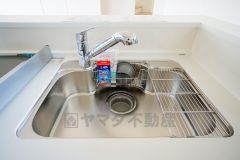 広々とした凸型シンクに洗剤ポケットを標準装備。大きなお鍋など洗いやすいです。