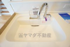 広々とした凸型シンクに洗剤ポケットを標準装備。大きなお鍋など洗いやすいです。