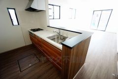 カウンタートップは耐熱性に優れており、日ごろのお掃除もふき取るだけでＯＫ。