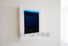 防犯性、セキュリティ対策に安心できるテレビモニター付きインターフォンです。セールスマン対策にもなり安心できます。