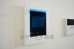 防犯性、セキュリティ対策に安心できるテレビモニター付きインターフォンです。セールスマン対策にもなり安心できます。