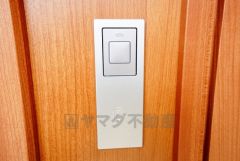 お子様を抱っこしながら簡単に開けられるのが便利なスマートキー。