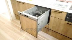 家事の時間が短縮できるフルオープンで開けやすい食器洗い乾燥機付。食事後に家族とのくつろぎタイムをしっかり取れます。