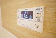 湯量・湯温の設定、そして保温までワンタッチのフルオートバス。便利な追い炊き機能付きです。