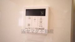 キッチン横からボタンひとつで操作が楽々。