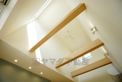 高さのある吹き抜けが、ワンランク上の住まいを演出します。