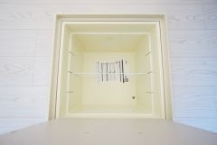 同仕様写真。キッチンにある床下収納は、居住スペースを減らさずに買い置きの調味料や非常食などを保管することができます。