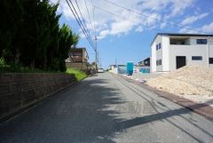 大型車の通行が少なく、騒音や振動が少ないので静かで快適な生活を送れます。