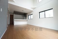 家族が集まる開放的なリビング。思い思いの時間を過ごしたり、家族みんなで食事をしたり、素敵な団らんの場になりますね＾＾