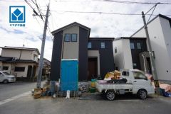 スーパーやコンビニなども近く周辺環境充実。快適でゆとりのある生活空間で新生活を始めましょう^^