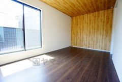 ご夫婦お二人のプライベートシーンを演出する寝室は、大容量のウォークインクローゼット付き。