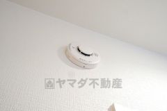 火災発生をいち早く知らせてくれる火災報知器は標準装備です。