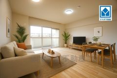 家具はイメージです。大きな窓のあるリビングは、陽光あふれる明るい空間です。居心地良く、ご家族皆がゆったり寛げる憩いの空間となりそうです。