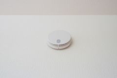 火災発生をいち早く知らせてくれる火災報知器は標準装備です。