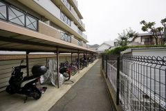 屋根付き駐輪場確保。