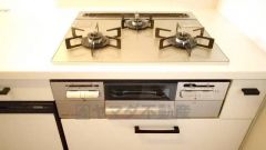 複数の調理を一度に行うことができる3口コンロ。効率よくお料理が出来ます。毎日のお料理も楽しくなりますね＾＾