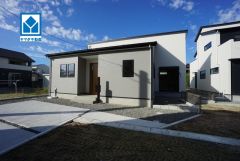 津屋崎小学校徒歩4分＾＾敷地広々97坪。快適でゆとりのある生活空間で新生活を始めましょう^^