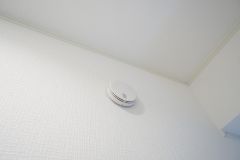 火災発生をいち早く知らせてくれる火災報知器は標準装備です。