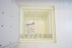 キッチンにある床下収納は居住スペースを減らさずに日用品のストックが収納可能＾＾