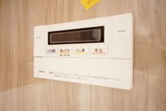 浴室内の給湯器リモコン。一日の疲れを癒す快適なバスタイムを＾＾