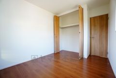 住む人のこだわりを活かす洋室。日当たりがよく、寝室としての利用もおすすめ。広めのクローゼットには荷物をすっきり片付けられ、ゆとりのある暮らしが出来ます＾＾