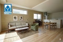 家族が集まる開放的なリビング。思い思いの時間を過ごしたり食事をしたり、素敵な団らんの場になりますね。家具はCGによるイメージ画像です。